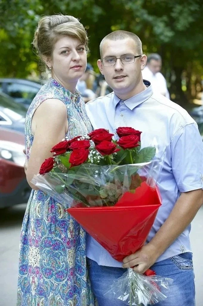 История любви ❤️

Семья Терещенко Юлия и Евгений. Она старшая медицинская сестра, он процедурный мед