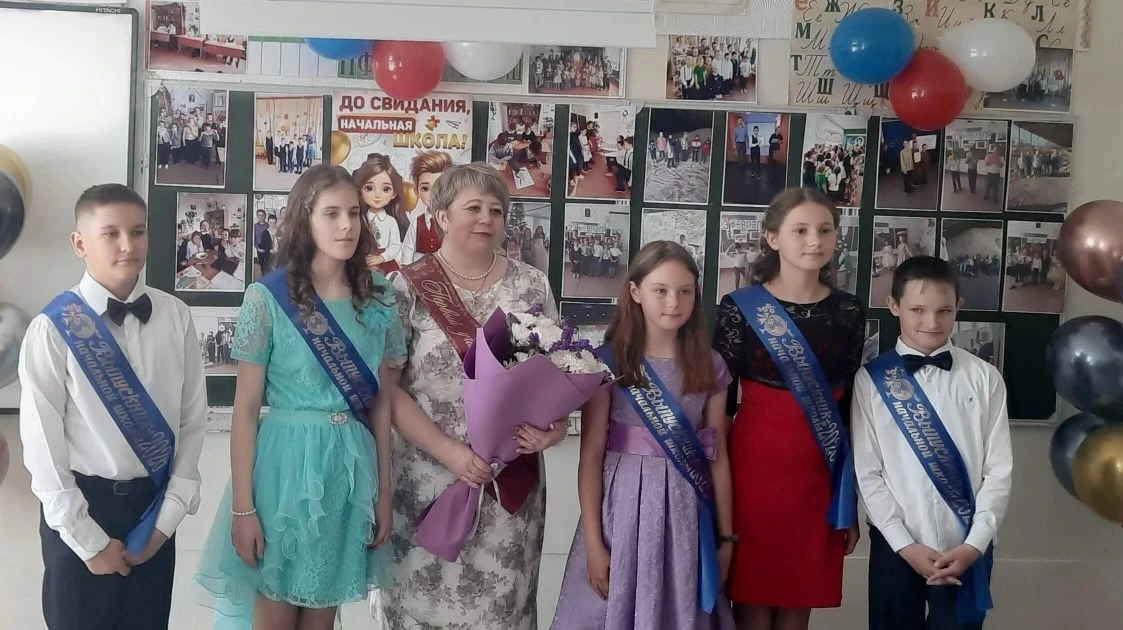 В Новогандичевской основной школе прошёл выпускной у девятого класса, четвёртого класса...