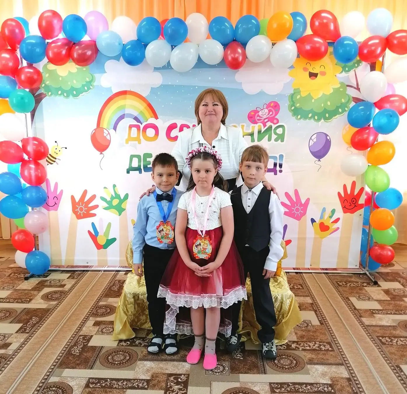 🎈 «До свидания, выпускники!»: праздник в группе «Бусинки» 🔔
