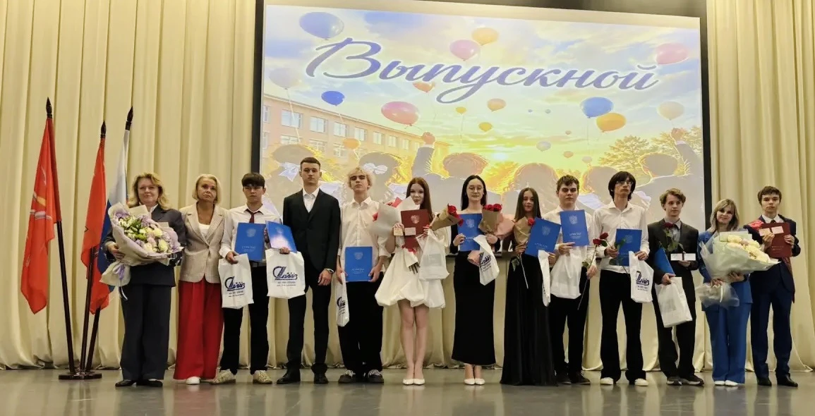 Торжественное вручение аттестатов в Центре образования № 59 «Личность» имени Льва Семен...