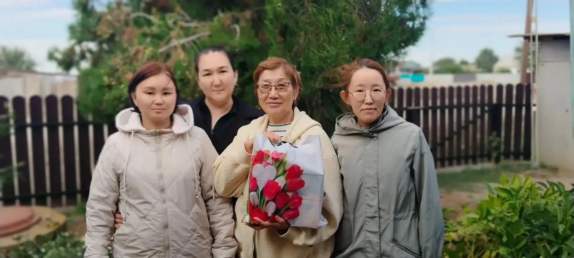 🌷 В День пожилых людей сотрудники медицинских учреждений посетили ветеранов здравоохра...