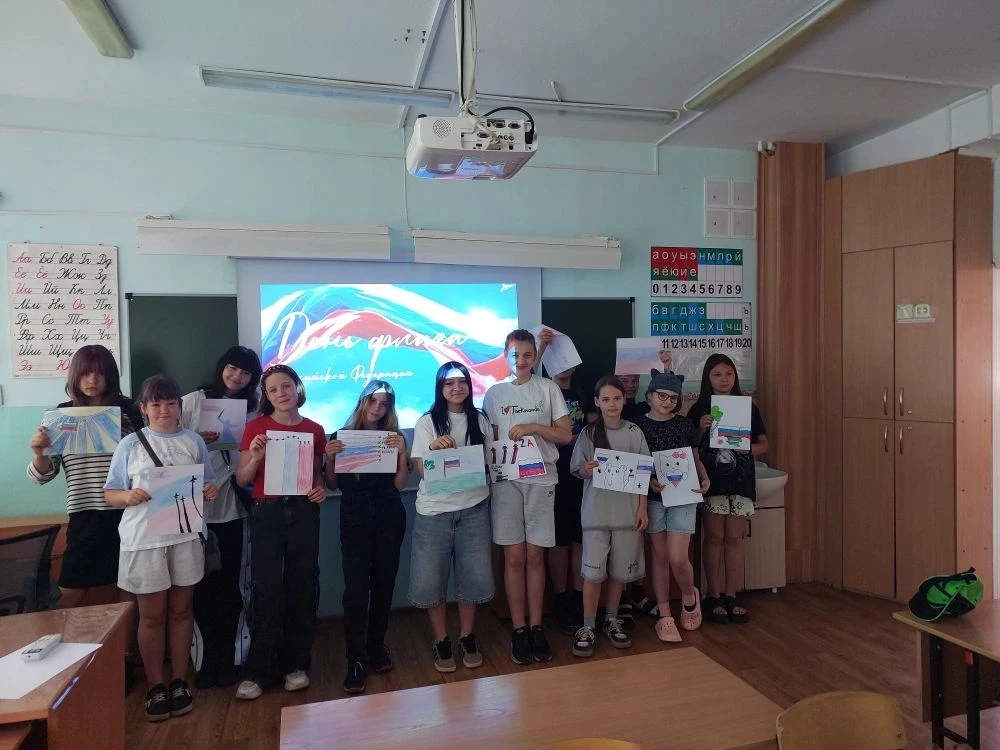 ☀️🇷🇺 «Рисуй, Россия!» — юные таланты представили свои работы

Ребята из профильных смен «Смена лид