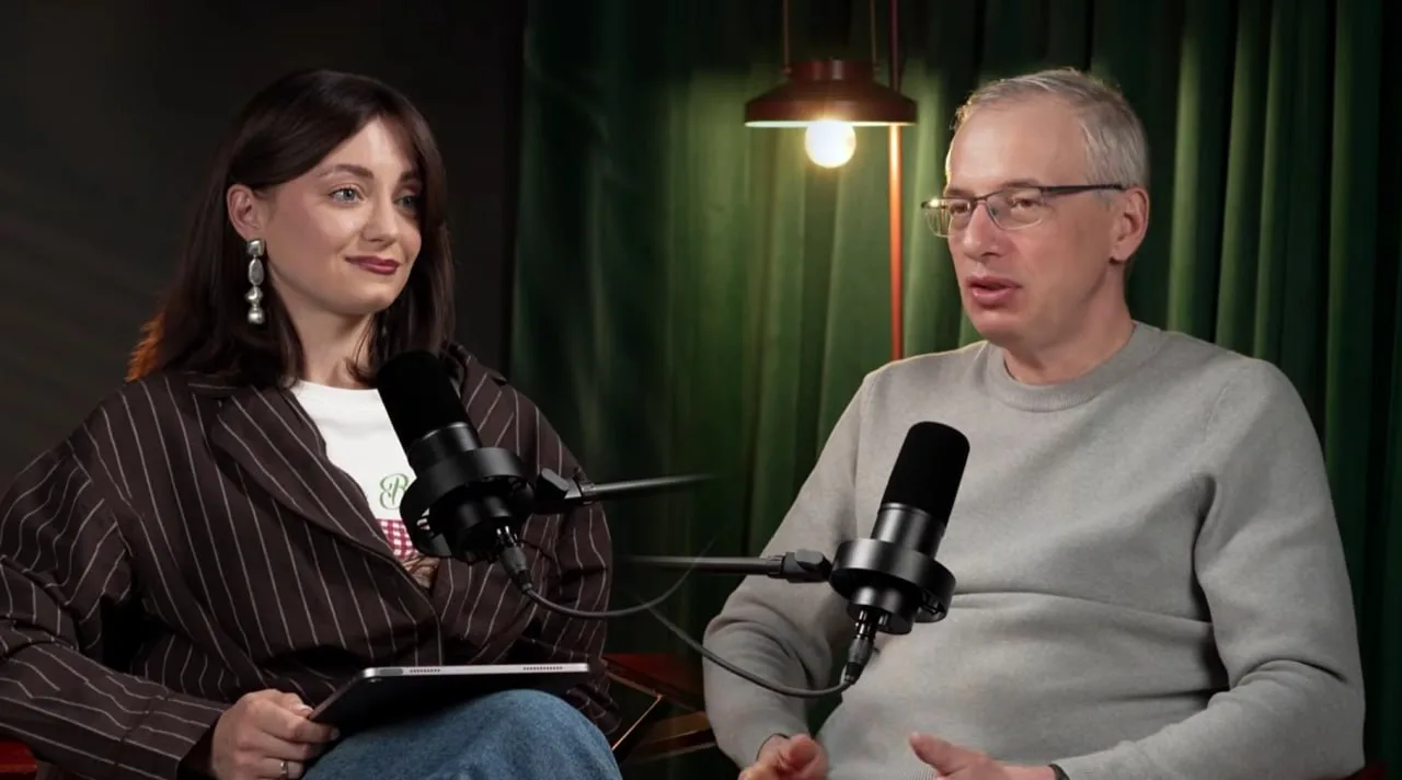 Очередное интервью с сооснователем DNS Дмитрием Алексеевым: https://www.youtube.com/watch?v=Ot7F0StU
