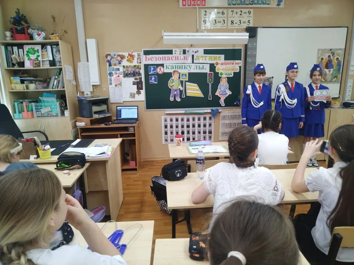 🚦 Безопасные летние каникулы: напоминание от команды ЮИД "Клаксон" МБОУ школы №13 с УИОП г.о.Жуковск