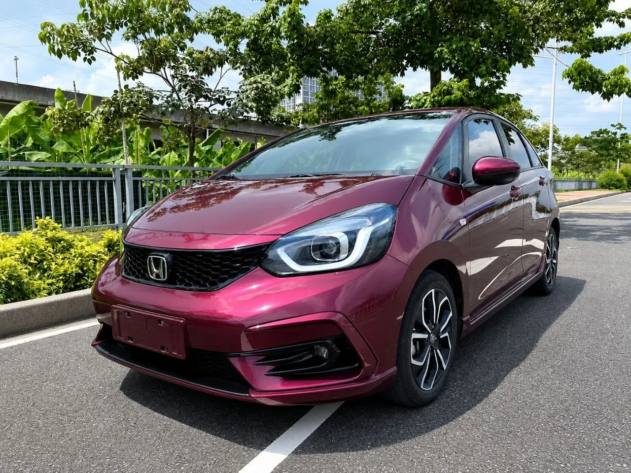 HONDA LIFE ЕДЕТ В САНКТ-ПЕТЕРБУРГ

​Honda Life — брат-близнец Honda Fit, выпущенный для Китая. Вся а
