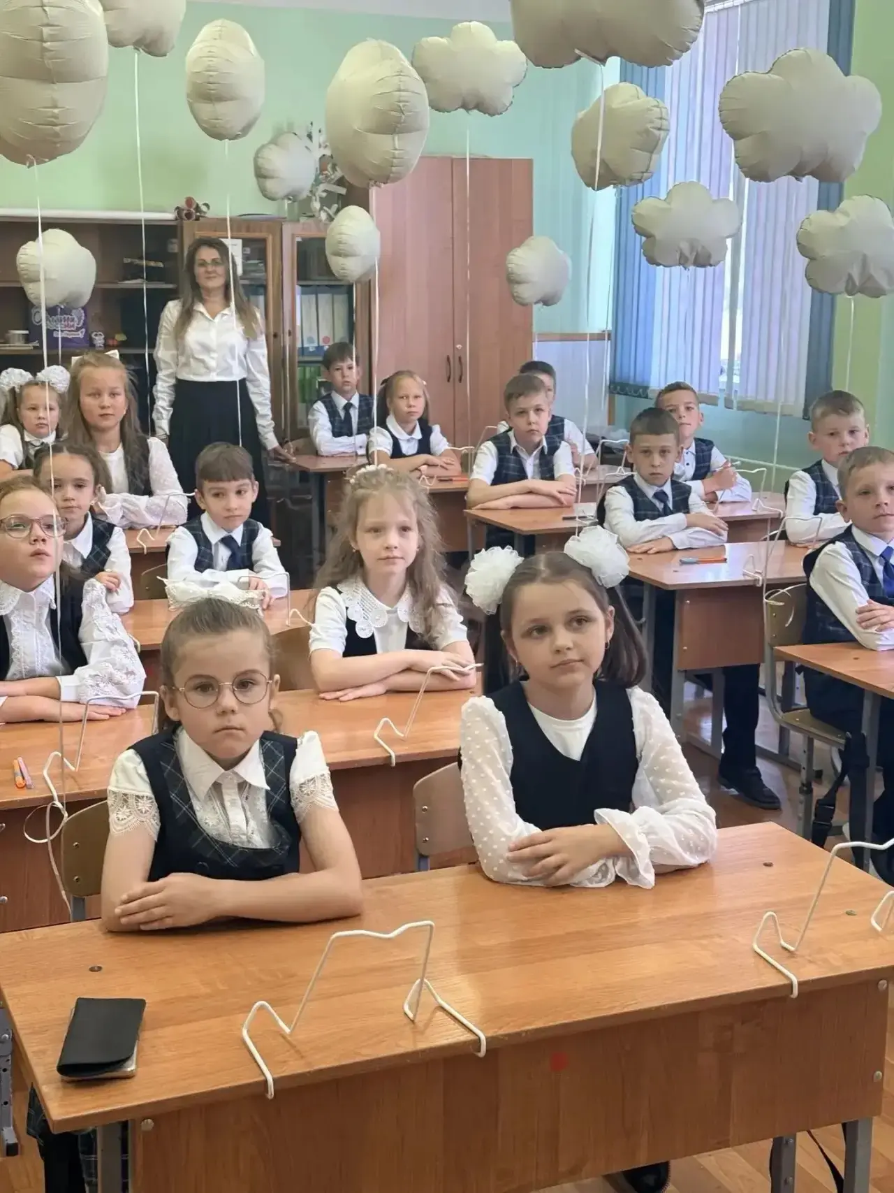Сегодня — День знаний! А у 2 «Б» класса — двойной праздник: ровно год назад, 1 сентября...