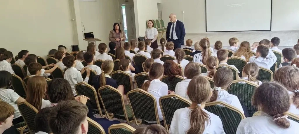 Наука становится ближе: лекция академика РАН А. Д. Забережного в Биокомбинатовской школе