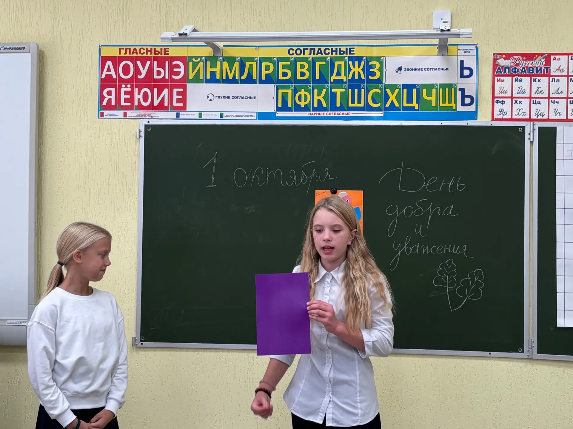 ✨ Активистки 5 «В» класса провели для 1 «А», 1 «Б» класса мастер-классы по созданию отк...