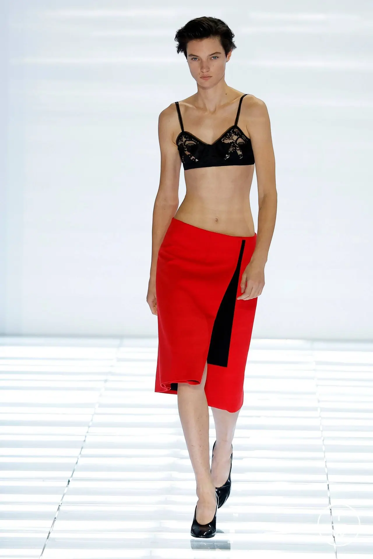 Prada показали коллекцию, в которой не было ни одних брюк. Сегодня я смотрю на свой гар...