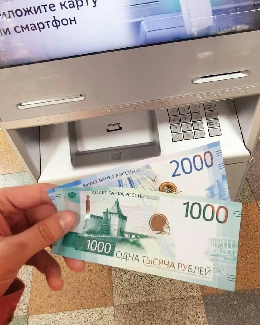 Новые купюры номиналом 1000 рублей появились в обороте. На банкнотах изображены Нижний ...