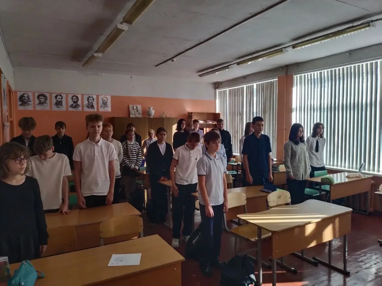 🕯 В нашей школе прошла радиолинейка, посвящённая Дню солидарности в борьбе с терроризм...