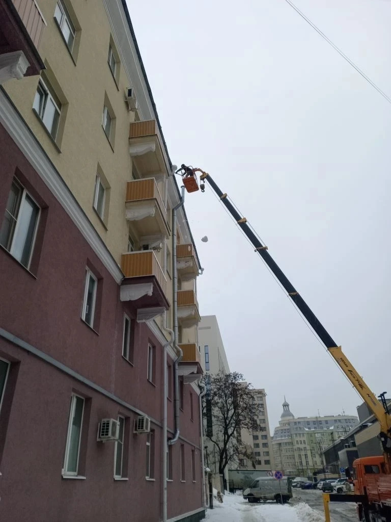 ‎В Ленинском районе решают ледяные проблемы