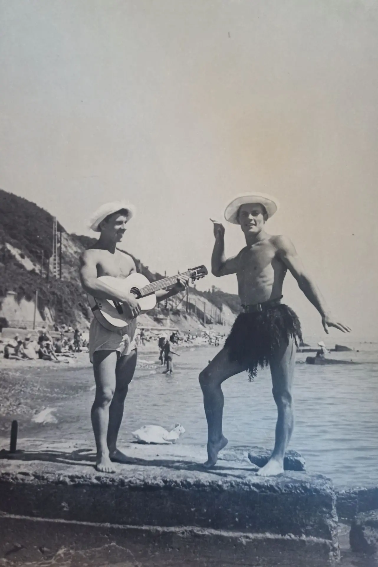 😎 Активный отдых на Туапсинском пляже, конец 1940-х гг.
