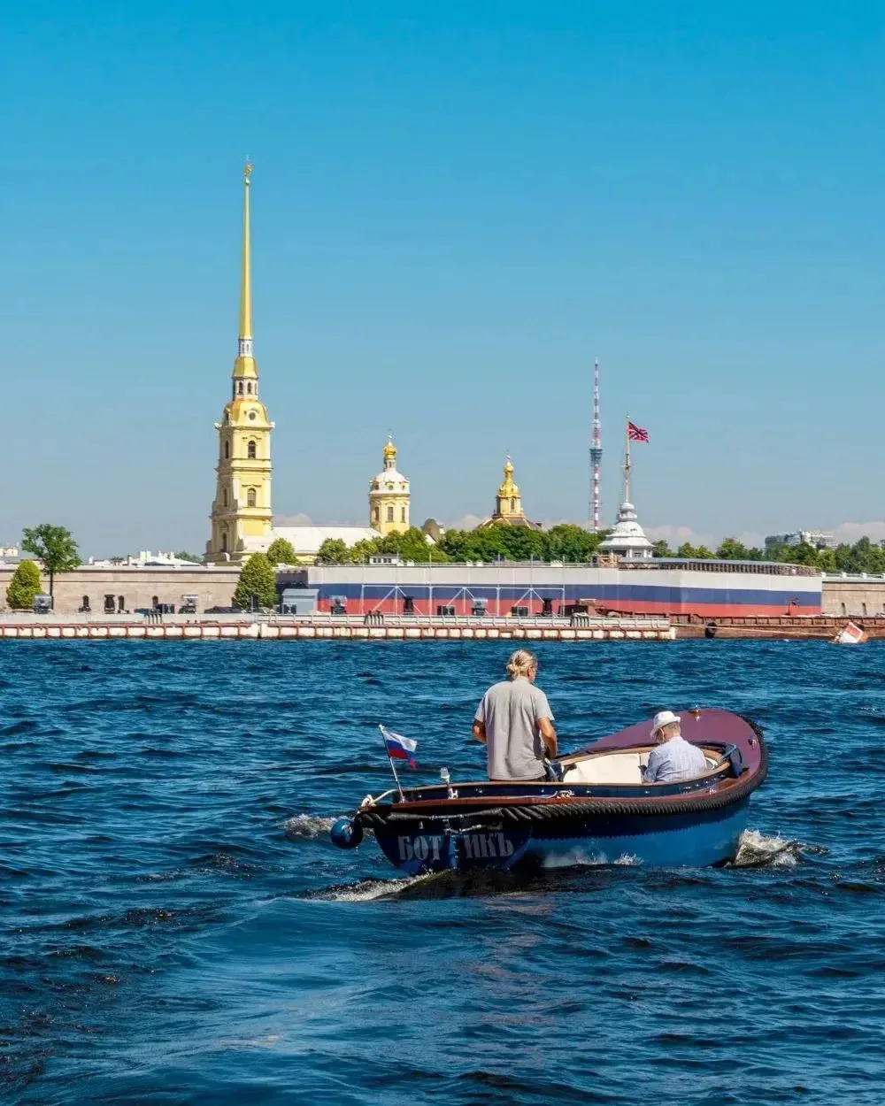 🛥 пятница - отличный день для прогулки по рекам и каналам Петербурга