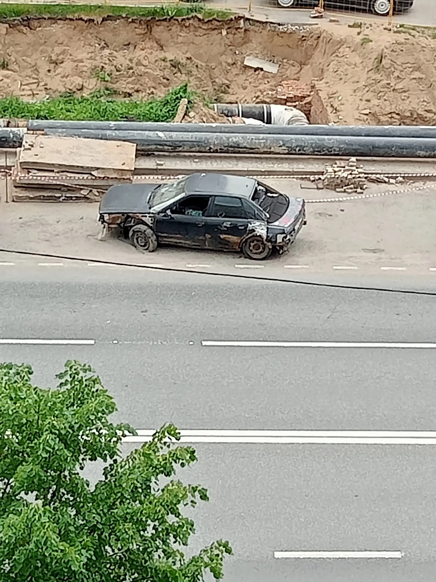 Вот такой арт объект появился на улице Вернова к юбилею города. Стоит уже две недели.