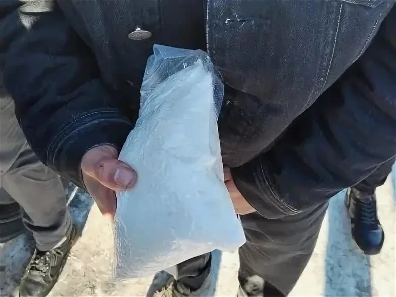 В Новом Уренгое пресечена деятельность наркокурьера — задержан 39‑летний мужчина из Ког...