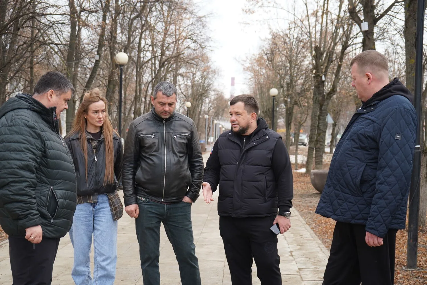 Снег стремительно сходит и открывает не самые живописные виды. За зиму во дворах и на улицах скопило