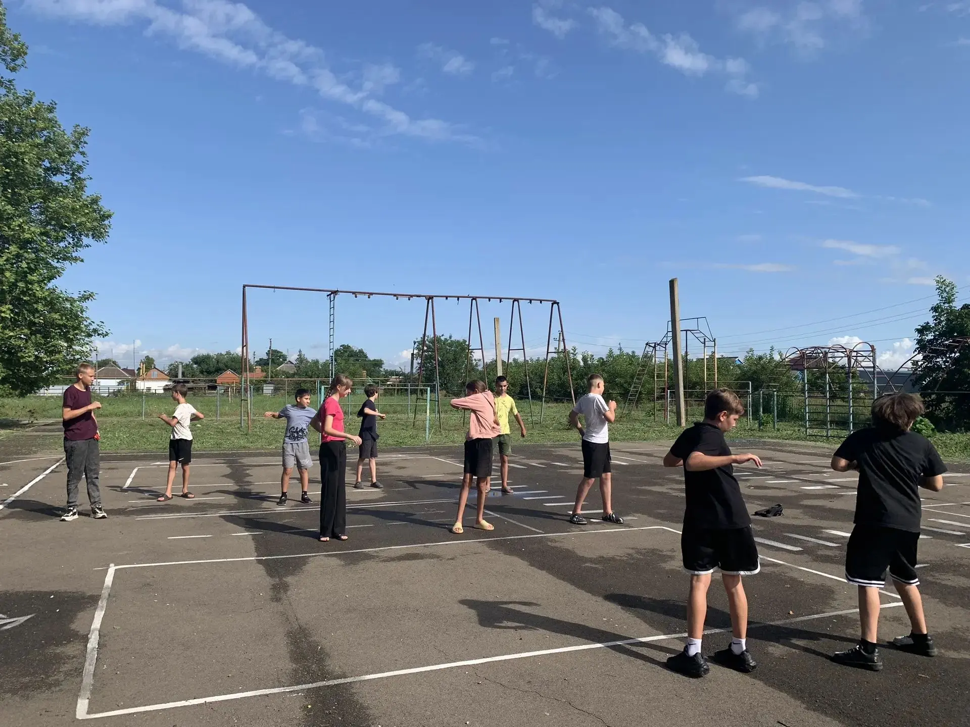 Вот и «пролетела» первая неделя дневной площадки в 6б классе! Начался день с утренней зарядки, затем