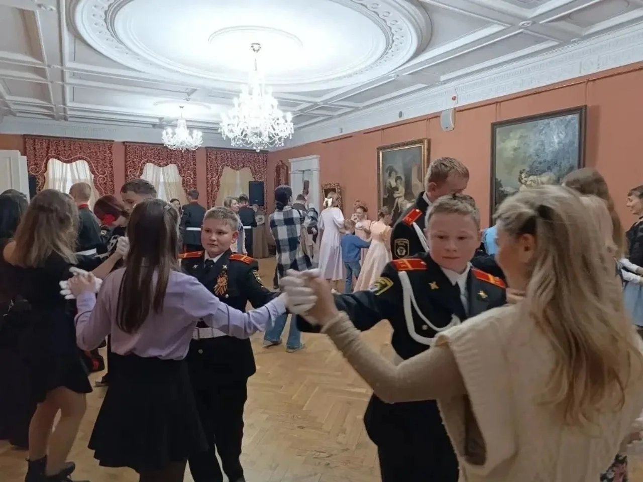 «Ночь в музее» 16 мая наши кадетские классы приняли участие во Всероссийской акции «Ночь в Музее». Н