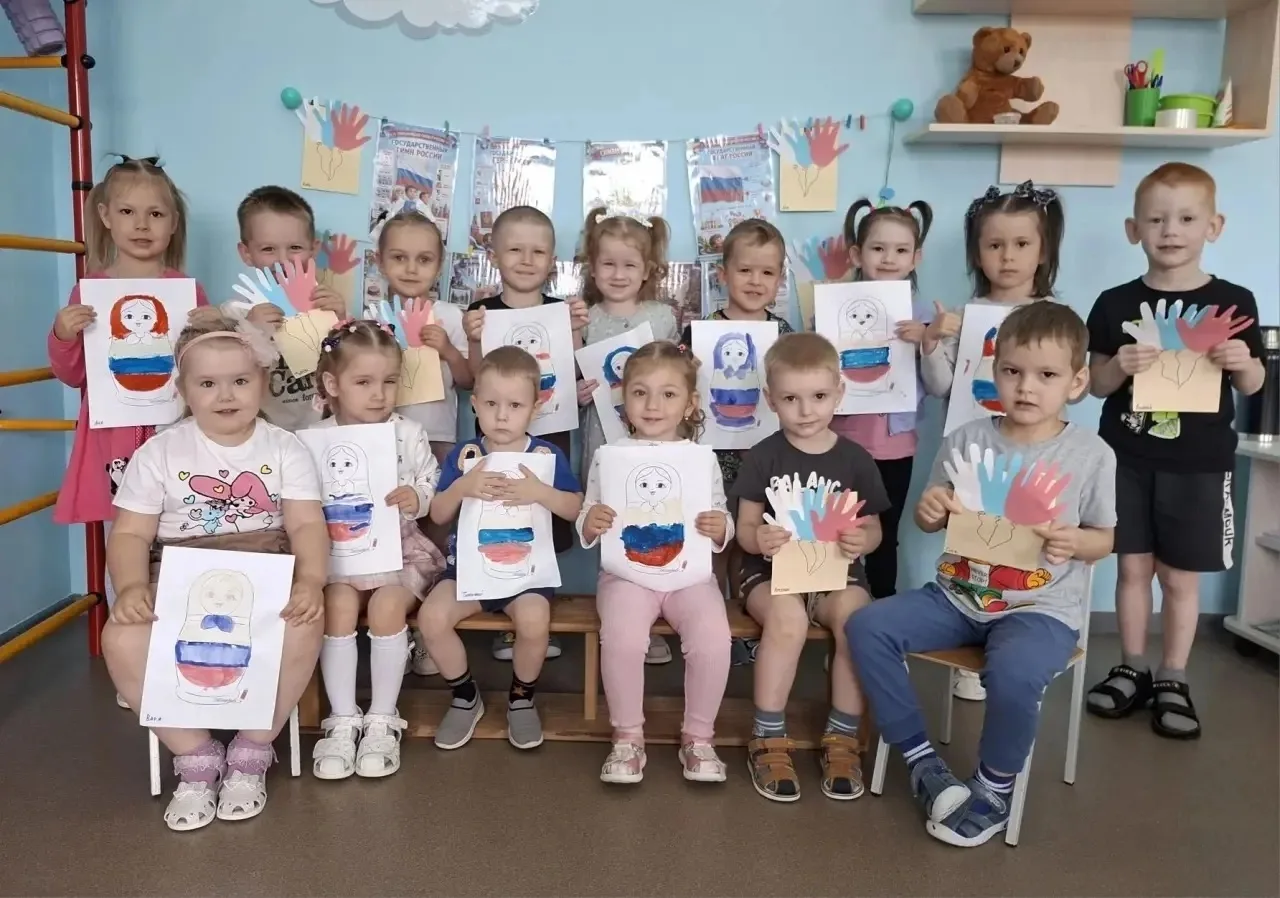 В честь главного государственного праздника нашей страны - Дня России в младшей группе Казакова Анна