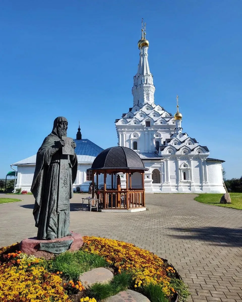 ☦️ Три шатра и 350 лет истории: необычный храм в Смоленской области