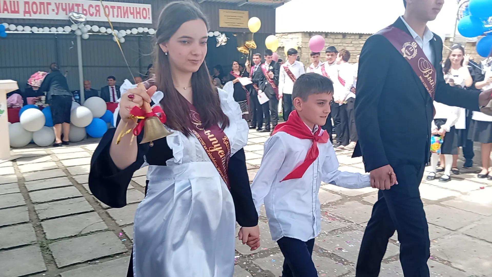 «В МБОУ СОШ им. Гаджибабаева Э. Н. прозвенел  звонок.