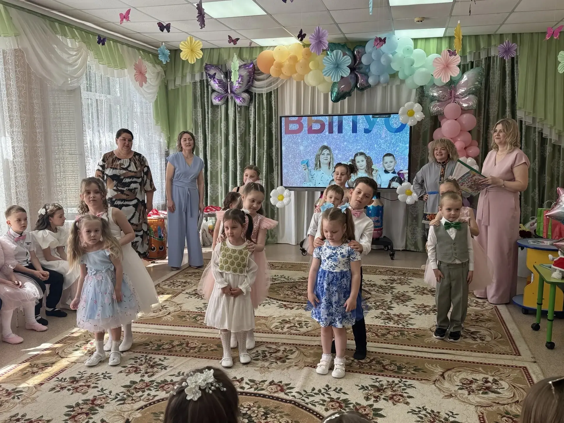 🌟Выпускной бал в детском саду — это самый трогательный, самый незабываемый из всех праздников.  Выпу