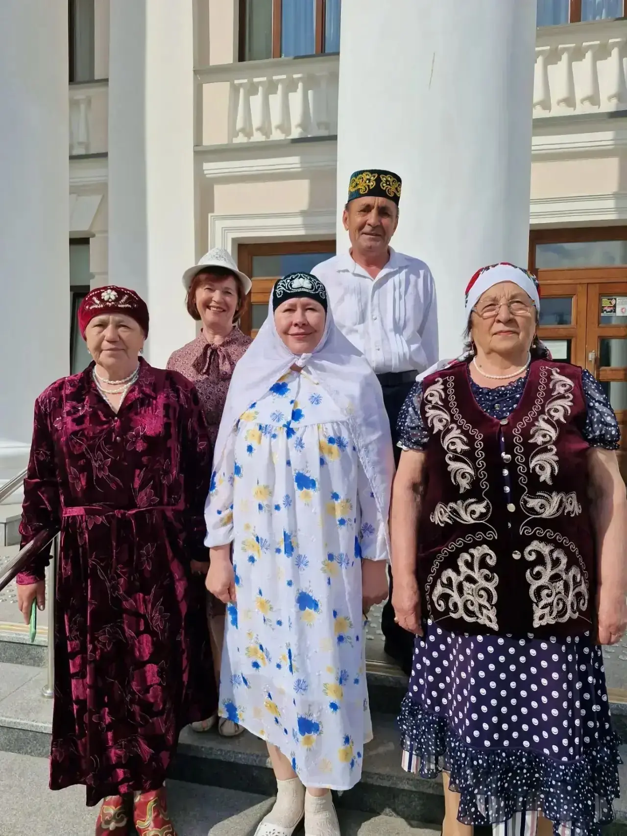 Вокальный ансамбль «Дуслык» под руководством Гузель Маликовой, участвует на съемках в биографическом