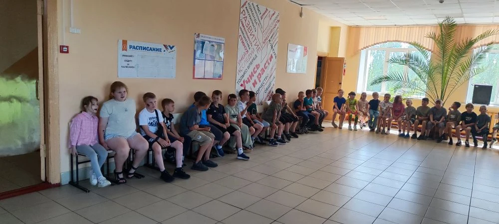 Начало работы профильной смены "По безопасным дорогам в ХХI век" в пришкольном лагере "...