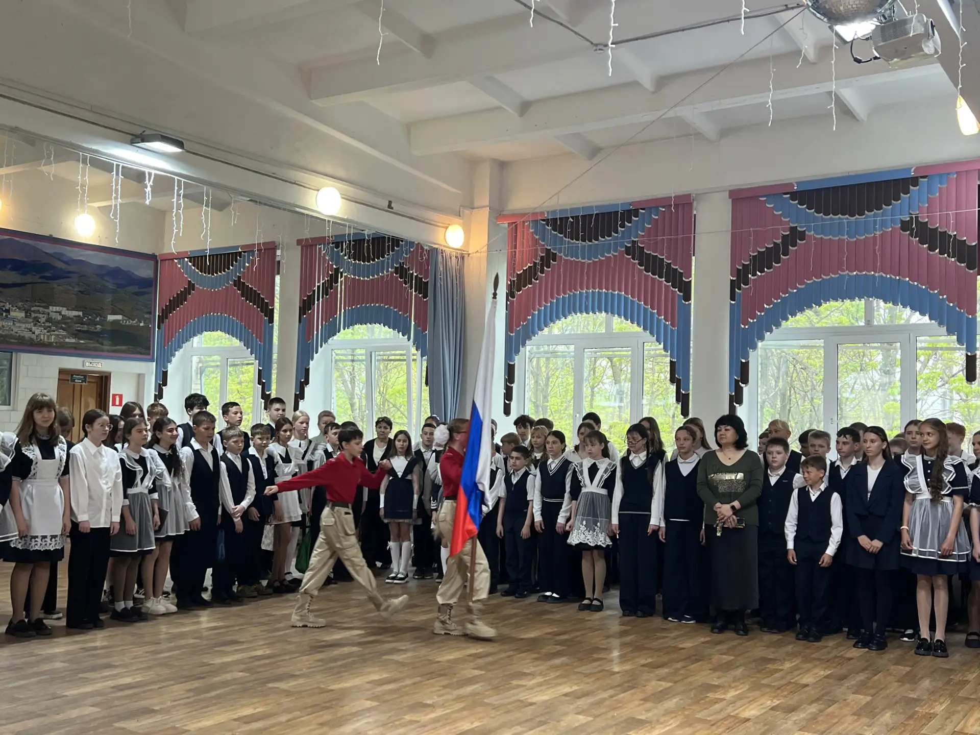 Понедельник 25 мая 2026 года в МБОУ СОШ№251 по традиции начался с торжественной линейки...