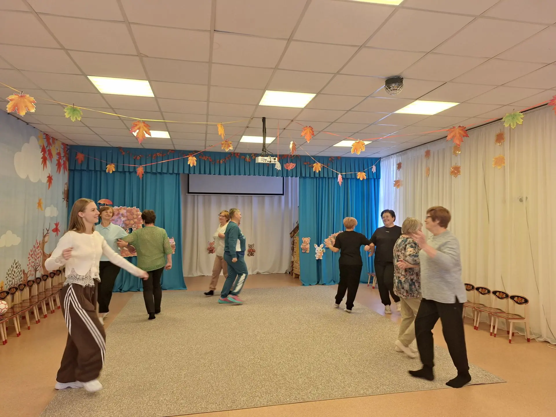 Сегодня танцы у девчат!💃