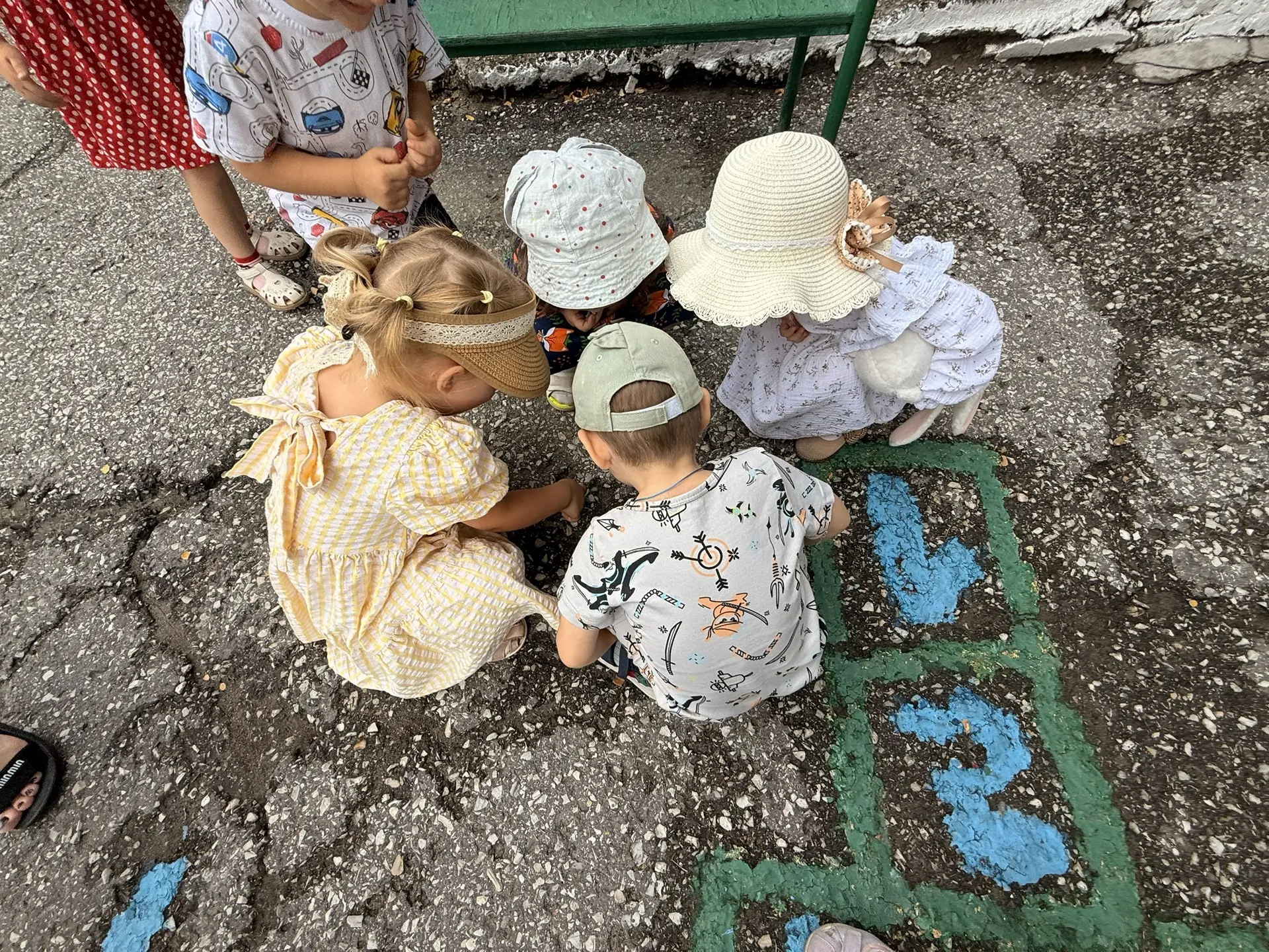🦗 Неожиданная встреча! 

А у нас случилось неожиданное приключение: ребята встретили богомола! 🦗 Э