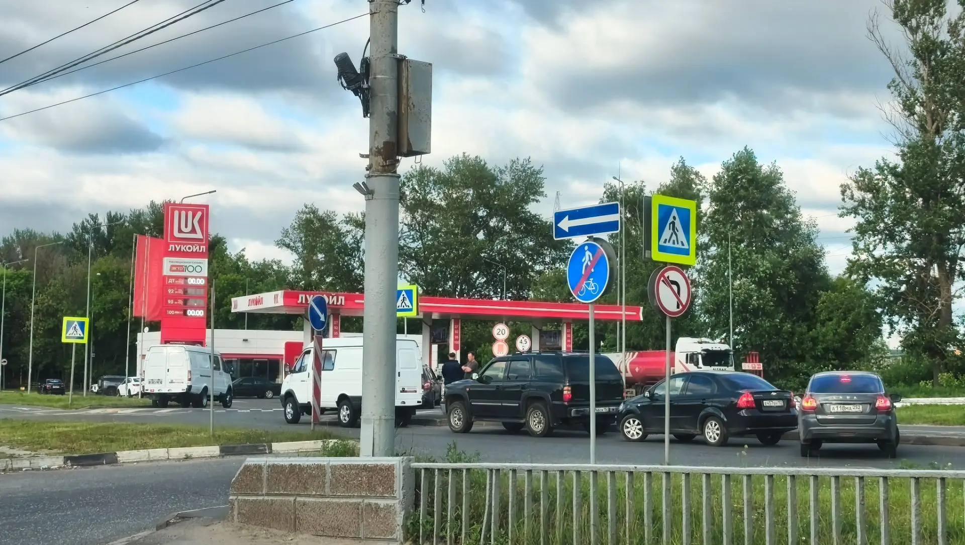 Дежавю🤷‍♂ Нижний Новгород захлестнул бензиновый ажиотаж 

Помните безумие с гречкой и туалетной бум