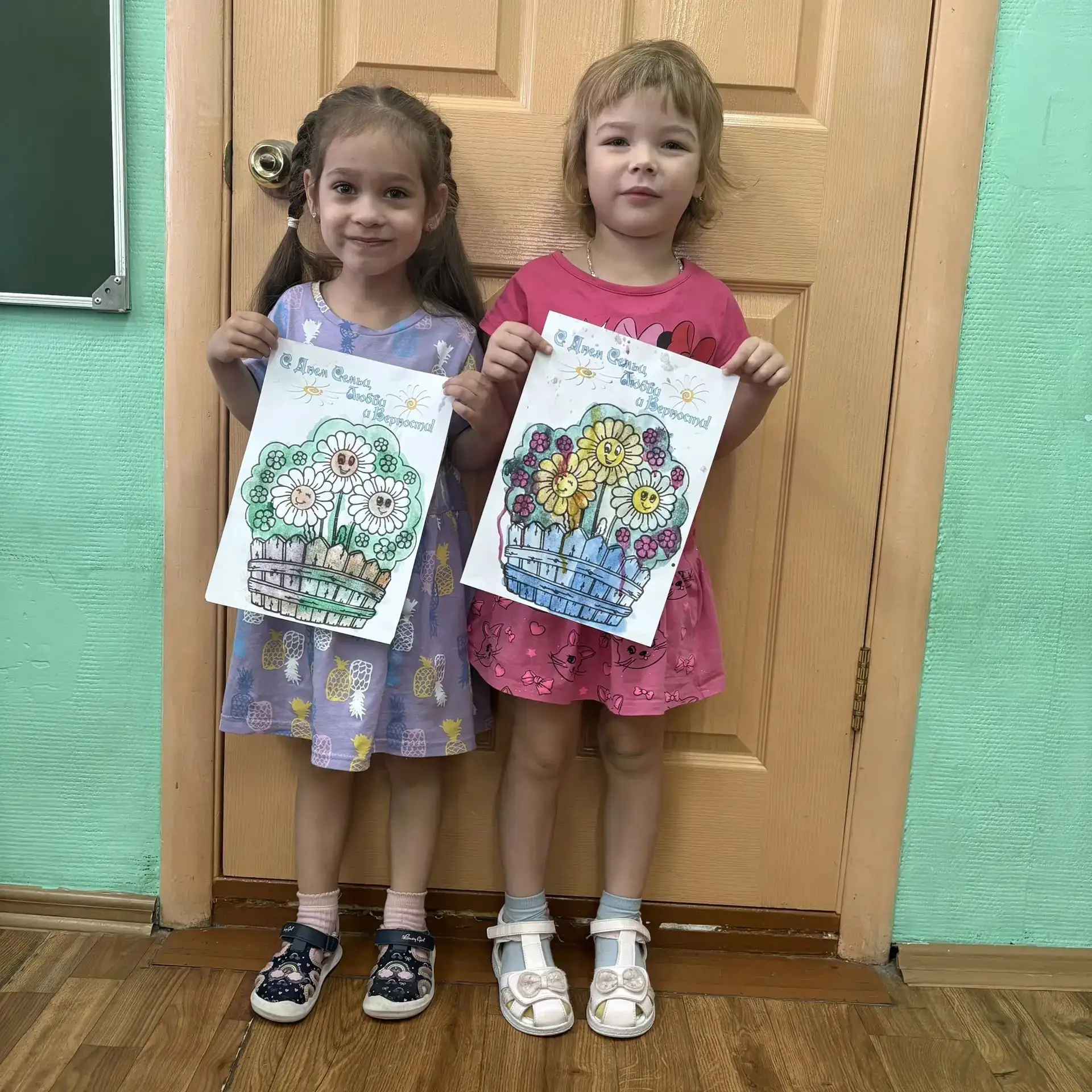 Маленькие ромашки для больших семей 🌼

Младшая группа (корпус 3) уже готовится ко Дню семьи. Сегодн