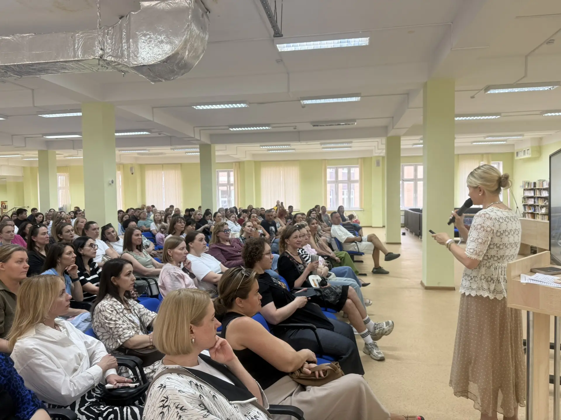 📚21 мая в школе состоялось общешкольное родительское собрание!  👩🏼‍🏫 Директор школы Маликова Марина 