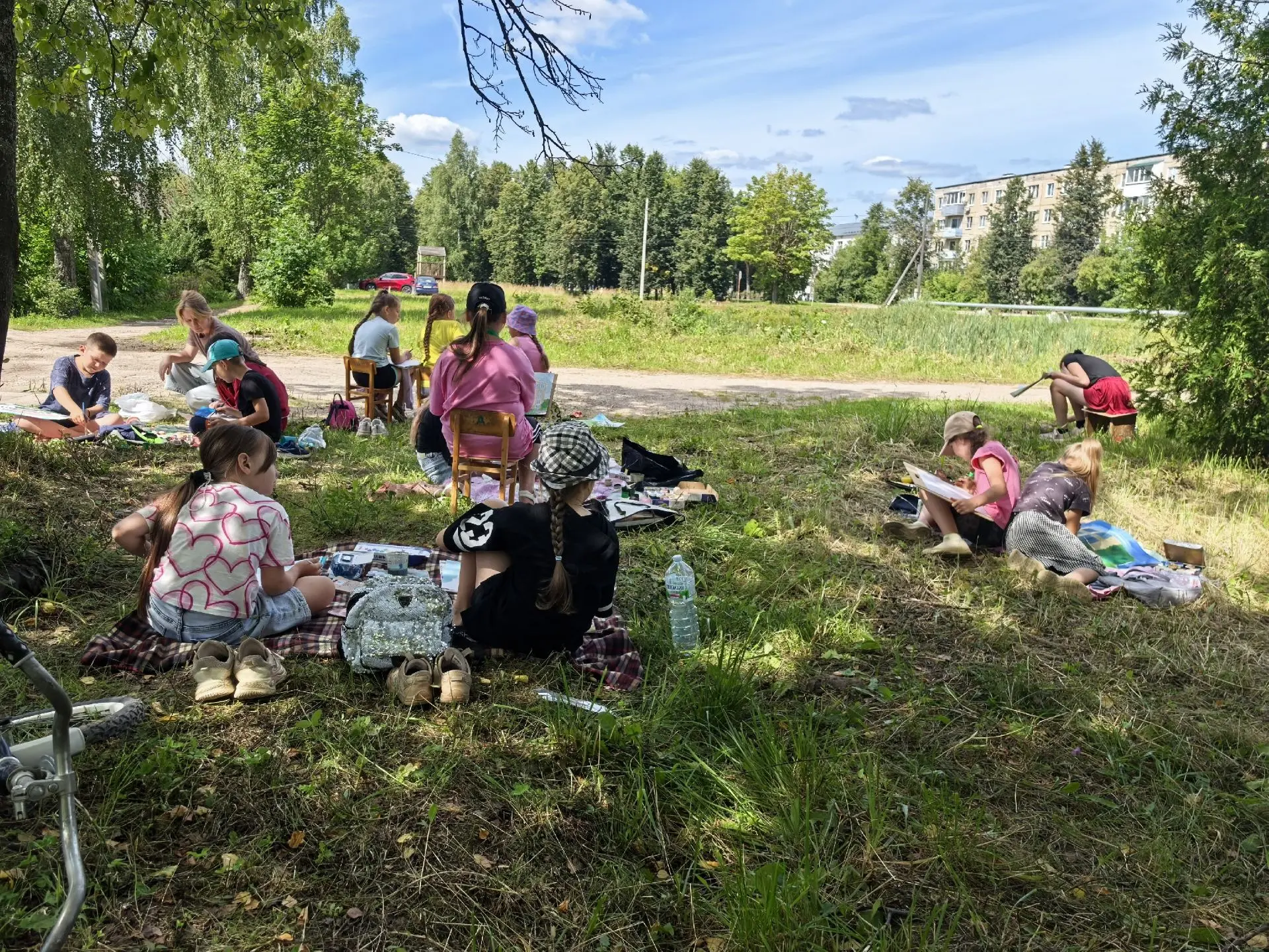 ☀️ Активное лето: второй день пленэра, рисуем жилые дома в цвете! 🏘️🖌️