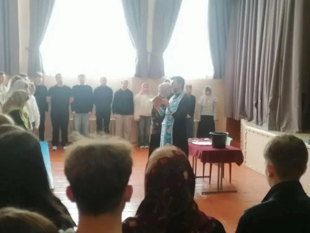 В школе прошёл молебен для выпускников перед экзаменами

Сегодня в актовом зале нашей школы состояло