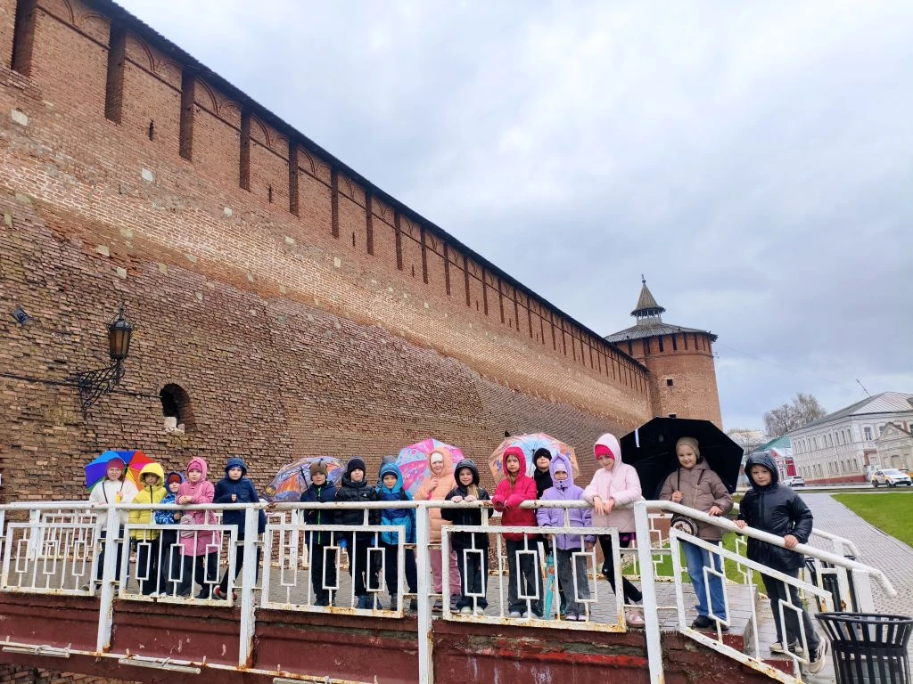 За окном дождь и слякоть...  А мы снова отправились в путешествие.  На этот раз с экскурсией к ратоб