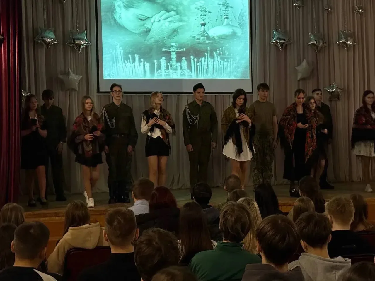 «Времён связующая нить»: в память о тех, кто защищал Родину! 🇷🇺 🎭 🎤 20 февраля в нашей школе прошло 