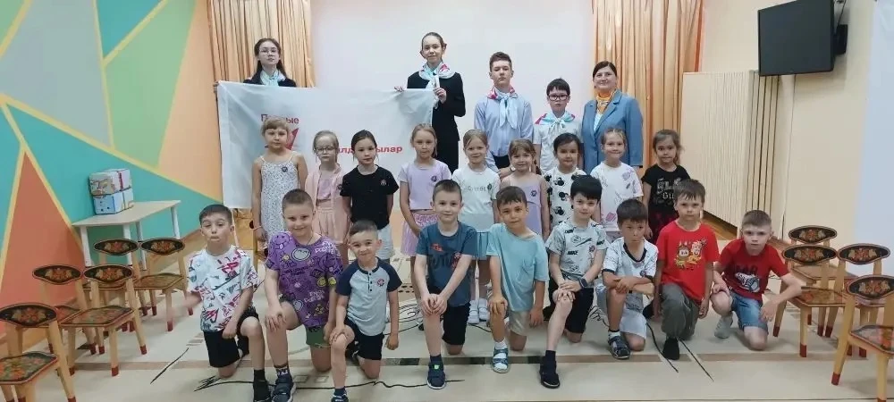Активисты Движения Первых МБОУ Песчано-Ковалинской СОШ встретились с воспитанниками дет...