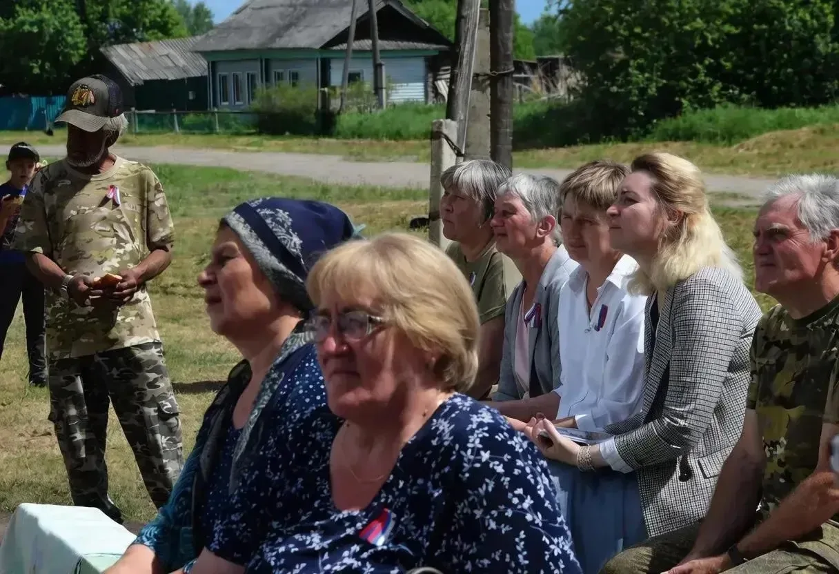 👏 В Большеуковском районе жители своими силами создали парк Доблести и Мужества

В День России в се