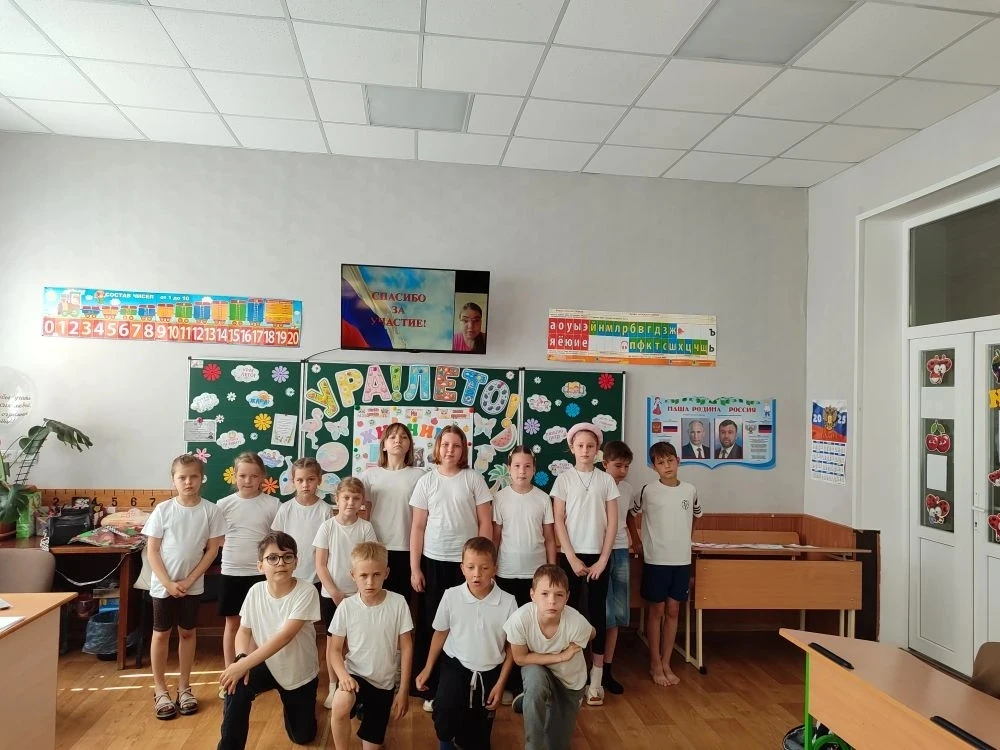 ✨ В преддверии Дня России в 3 отряде "Живчики"
прошёл тематический день, посвящённый этому замечател