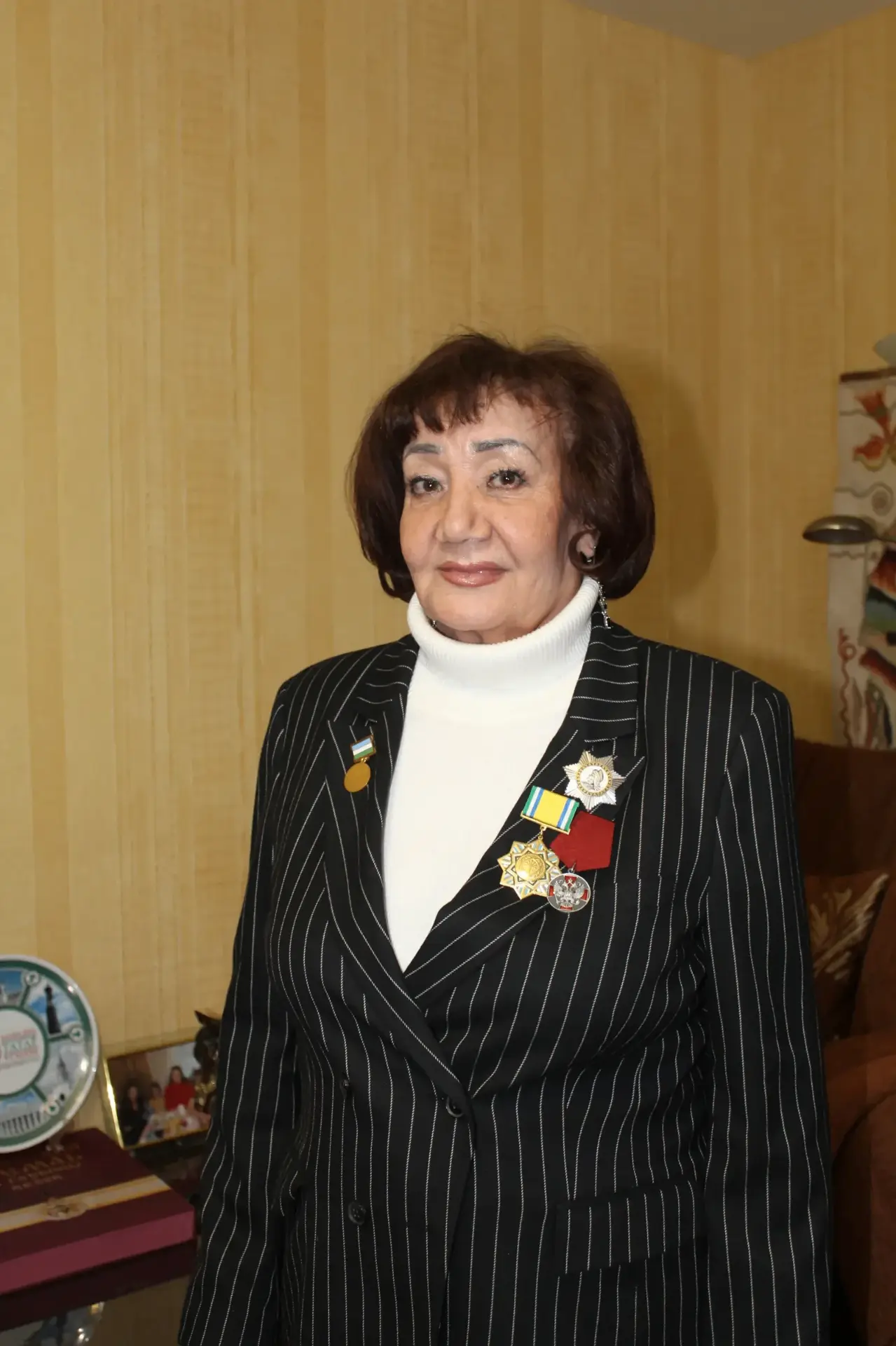 “Донъяла ғәжәйеп тоҡомло аттар бар.Улар араһында бәйгелә ал бирмәгән йүгеректәре лә, матурлығына һоҡ