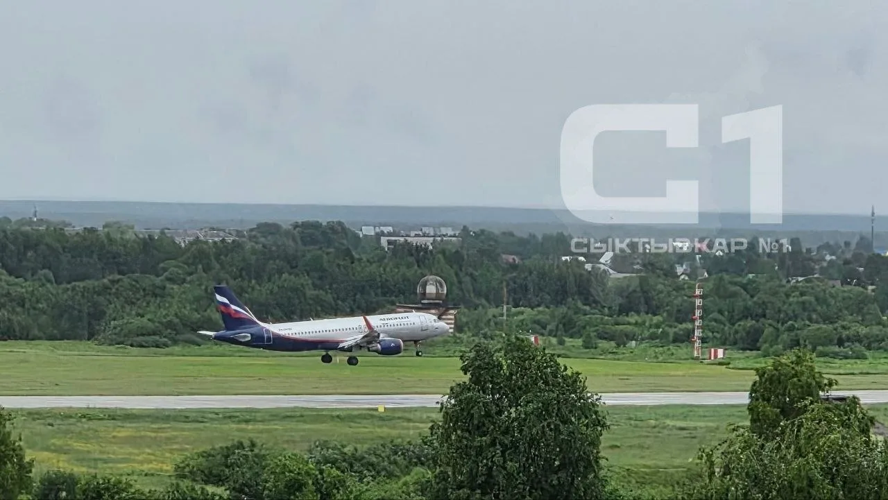 Сегодня сыктывкарский аэропорт принял несколько авиарейсов, следовавших в Москву. По пр...