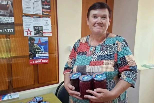 🇷🇺Волонтёры из Тамбовской области проводят акцию «500 литров варенья для бойцов СВО»

Неравнодушны