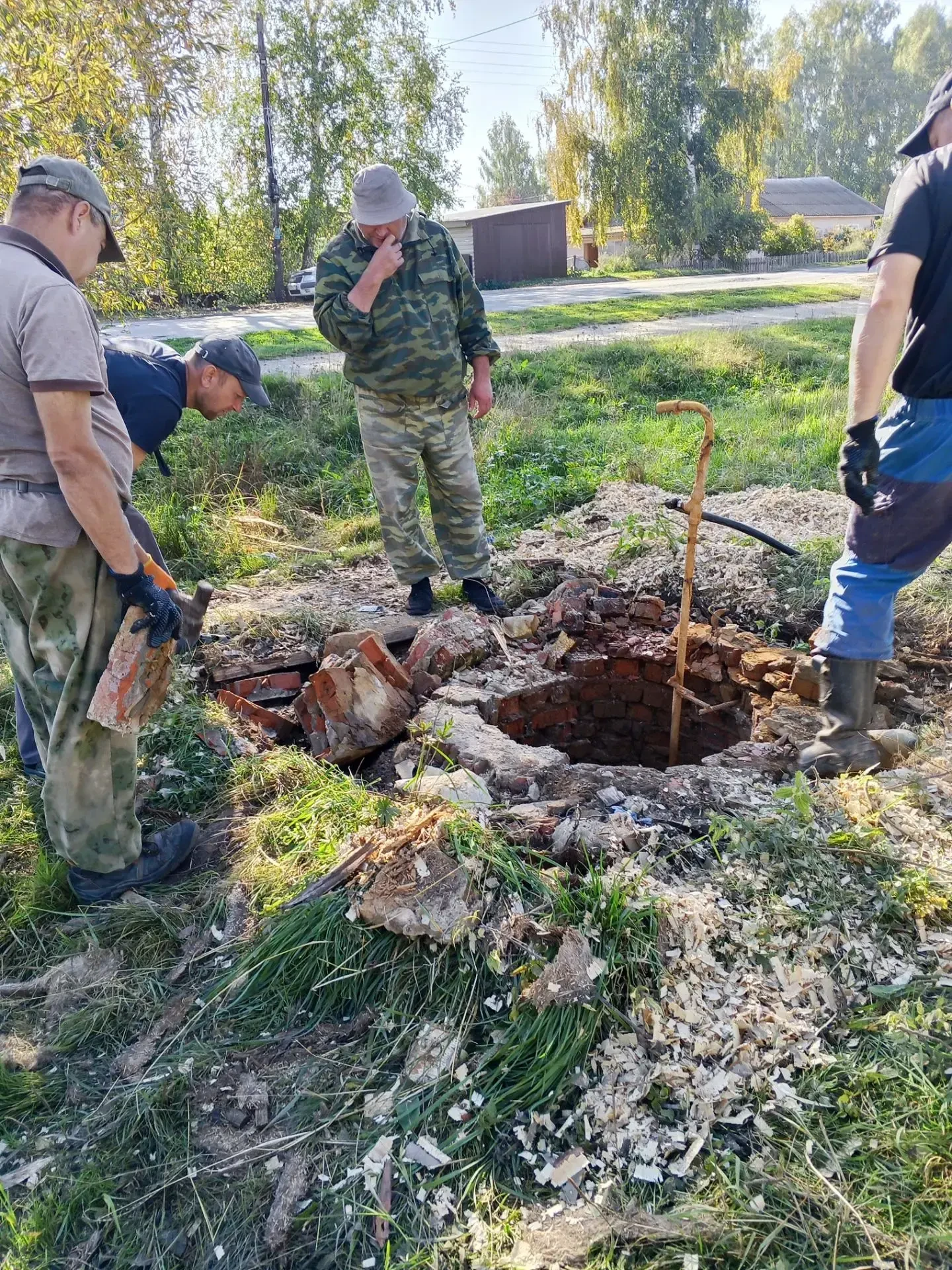 На улице Валикова  проведены работы по демонтажу старой водоразборной колонки и установ...
