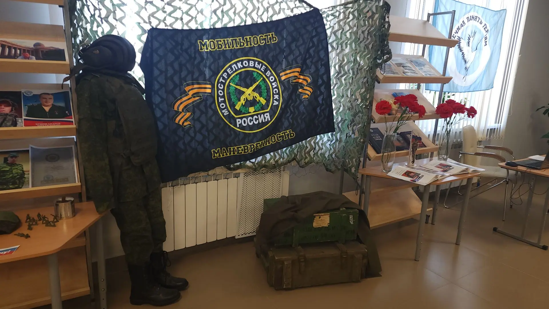 Память на школьной парте: в школе открыли Парту Героев в честь Ершова и Клюнина 🕯🇷🇺