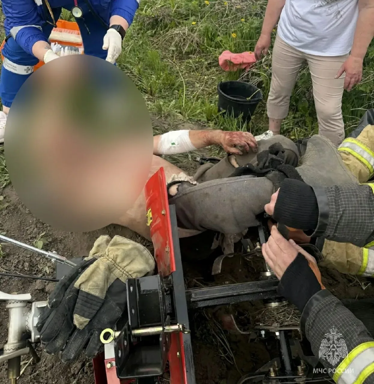 😨 Коварный мотоблок чуть не лишил ноги садовода в Верхнем Уфалее  Как сообщает МЧС Челябинской облас