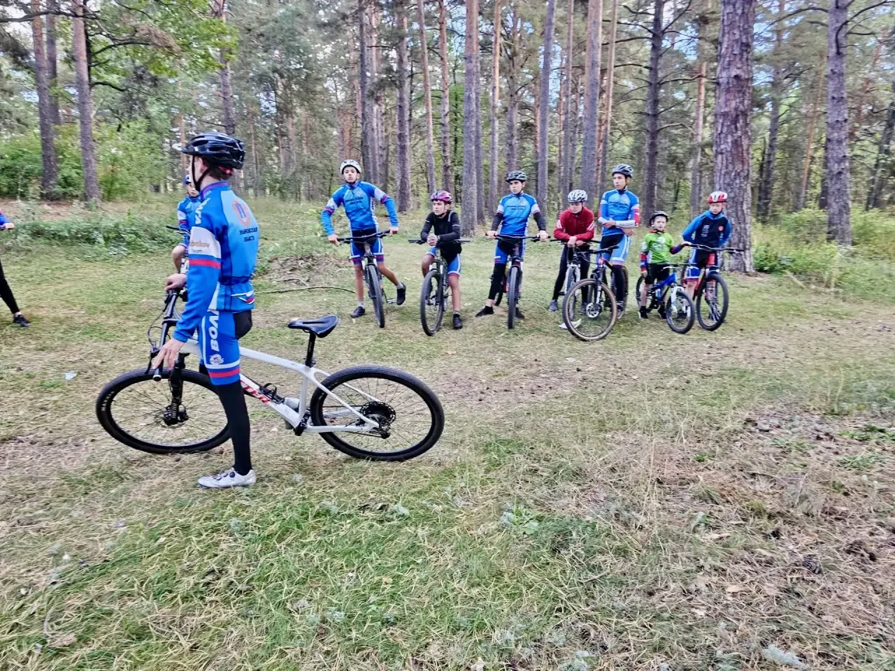 У велосипедистов все по плану, выезд на тренировку в любую погоду;))
