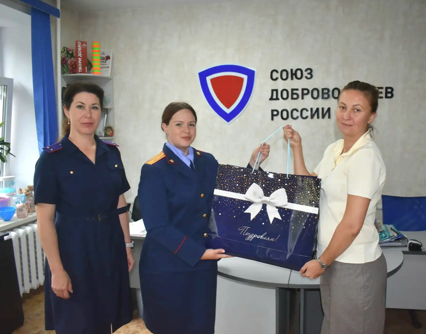 Руководство и сотрудники следственного управления Следственного комитета Российской Фед...